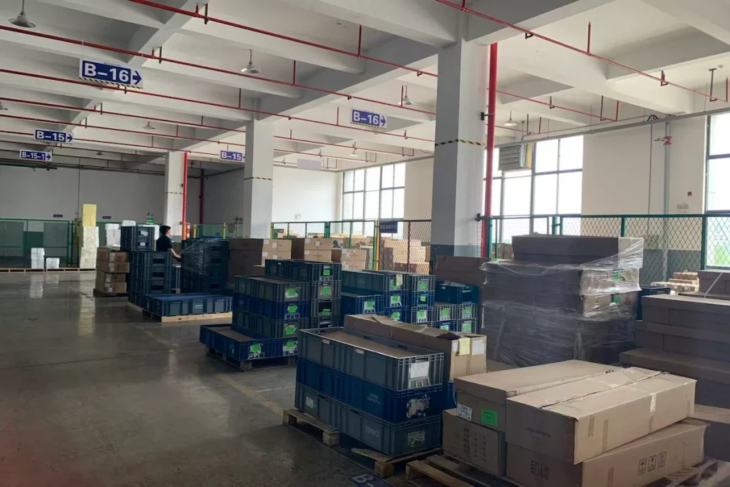 浙江某汽配厂仓库改造实录:172组重型货架+122组中型货架,利用率从40%提升到75% 改造前仓库